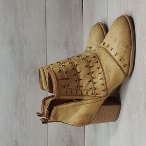 Euro By Sofft Womens Sarita Ankle Leather Cut side Heels hobo boots shoes sz 11M